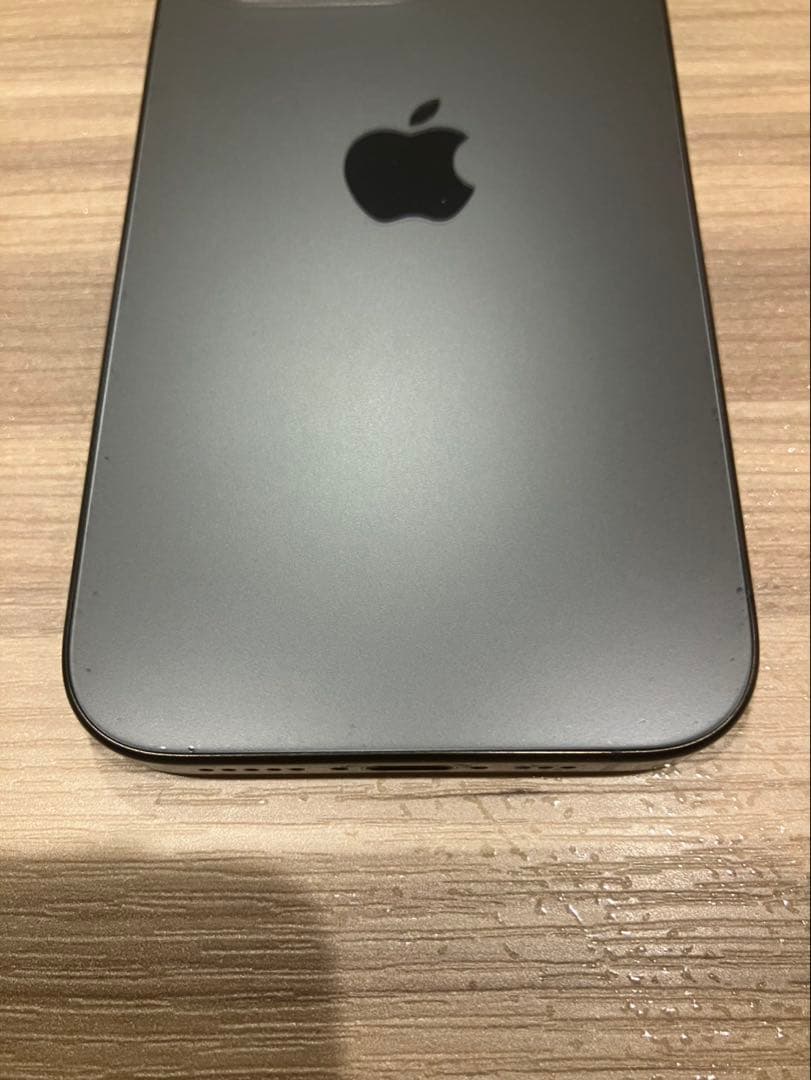 美品】iPhone 15 Pro 256GBブラックチタニウム SIMフリー