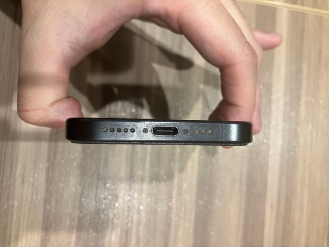 美品】iPhone 15 Pro 256GBブラックチタニウム SIMフリー