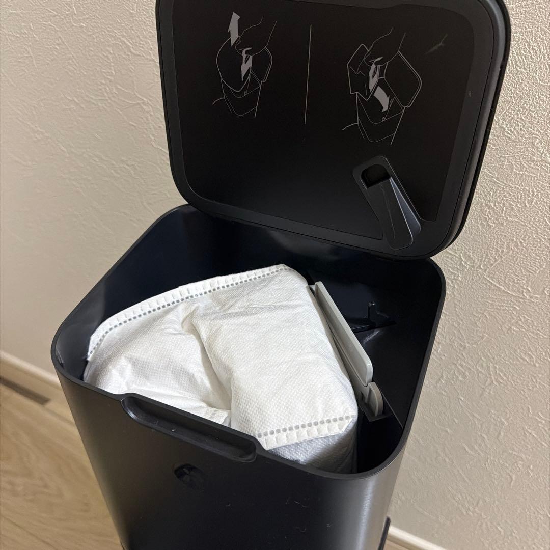 ルンバ　ロボット掃除機本体と充電ベース ブラック　i3+