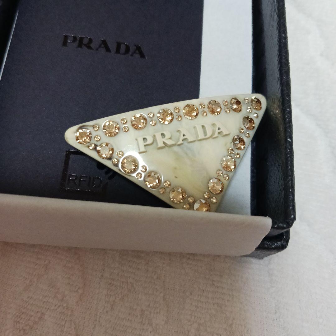 PRADAバレッタ　ヘアアクセ