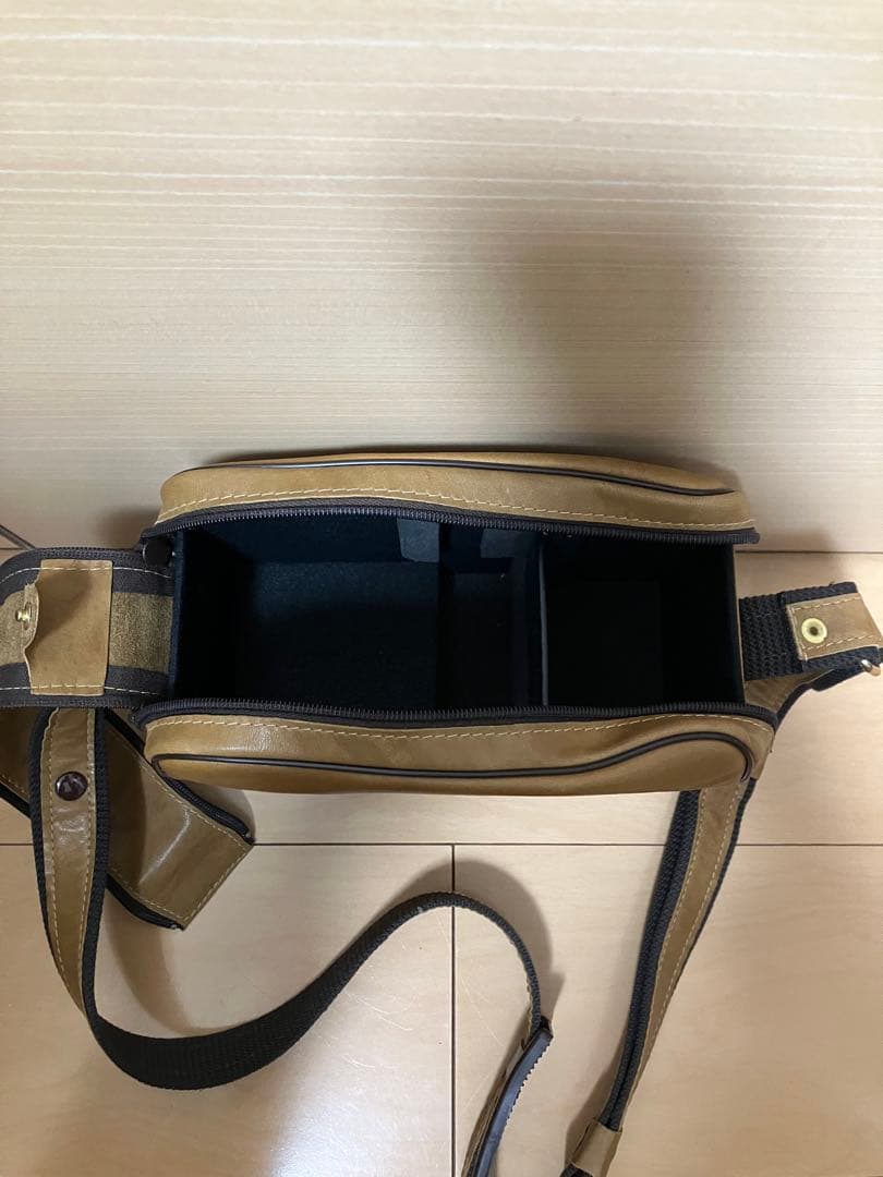 最終値下げ　美品　ライカ　Leica　カメラ　ショルダーバッグ　ベージュ　革製品