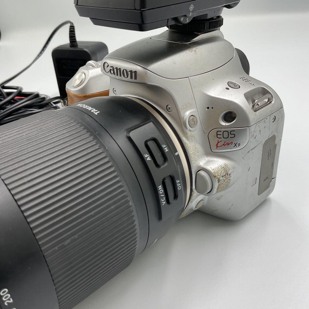 J939 Canon キャノン　EOS KISS X9 カメラ