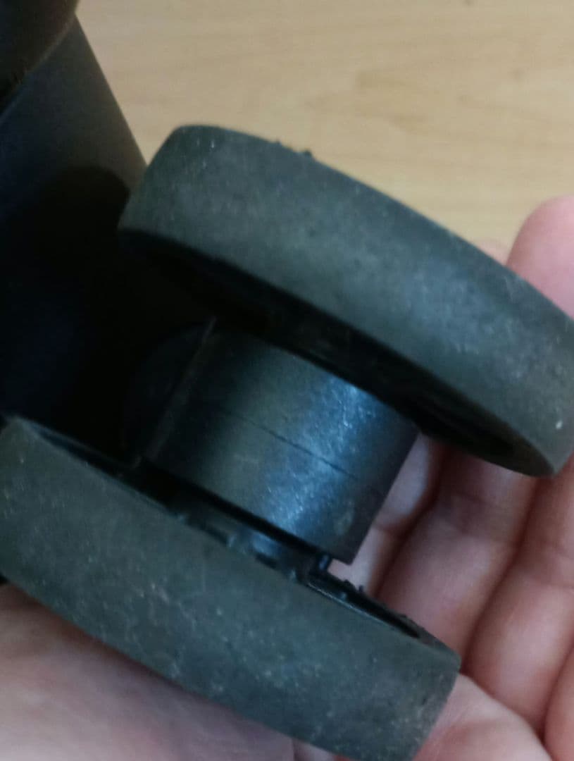 子供が乗れるキャリーケース黒 キッズトラベル　キャリーケースM