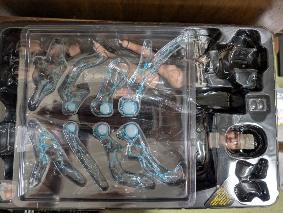 『アベンジャーズ／インフィニティ・ウォー』１／６　フィギュア　ソー ホットトイズ