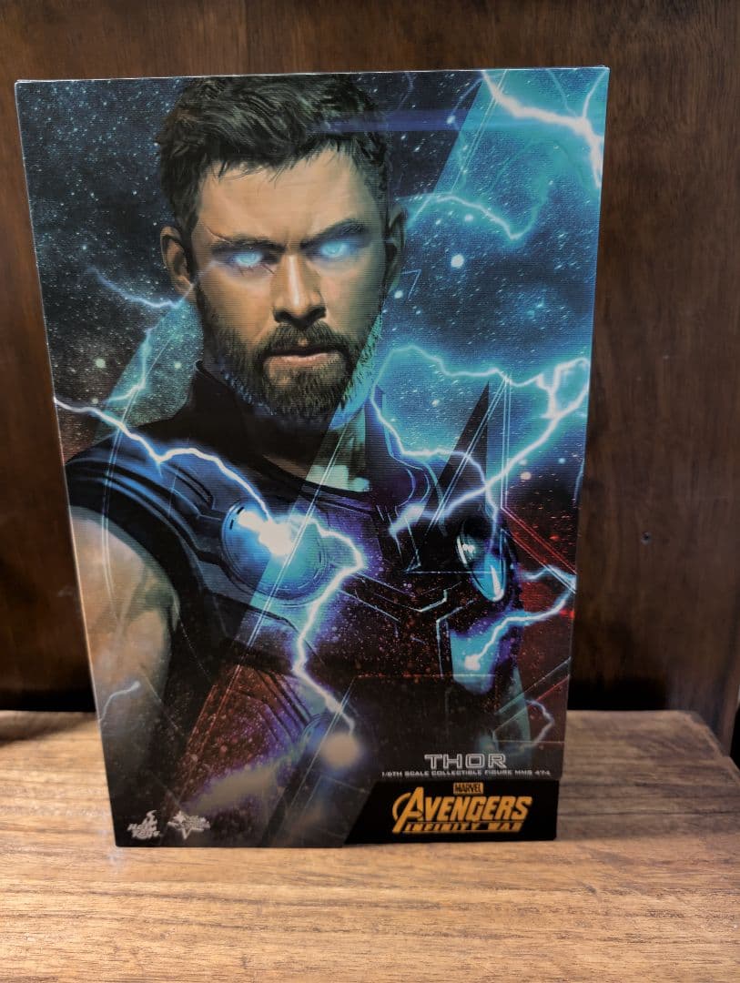 『アベンジャーズ／インフィニティ・ウォー』１／６　フィギュア　ソー ホットトイズ