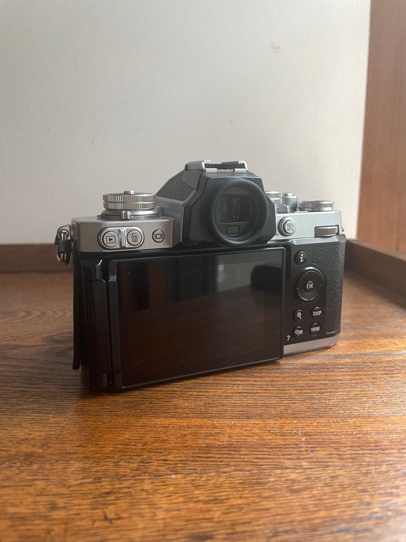 Nikon Z fc ミラーレス一眼 シルバー