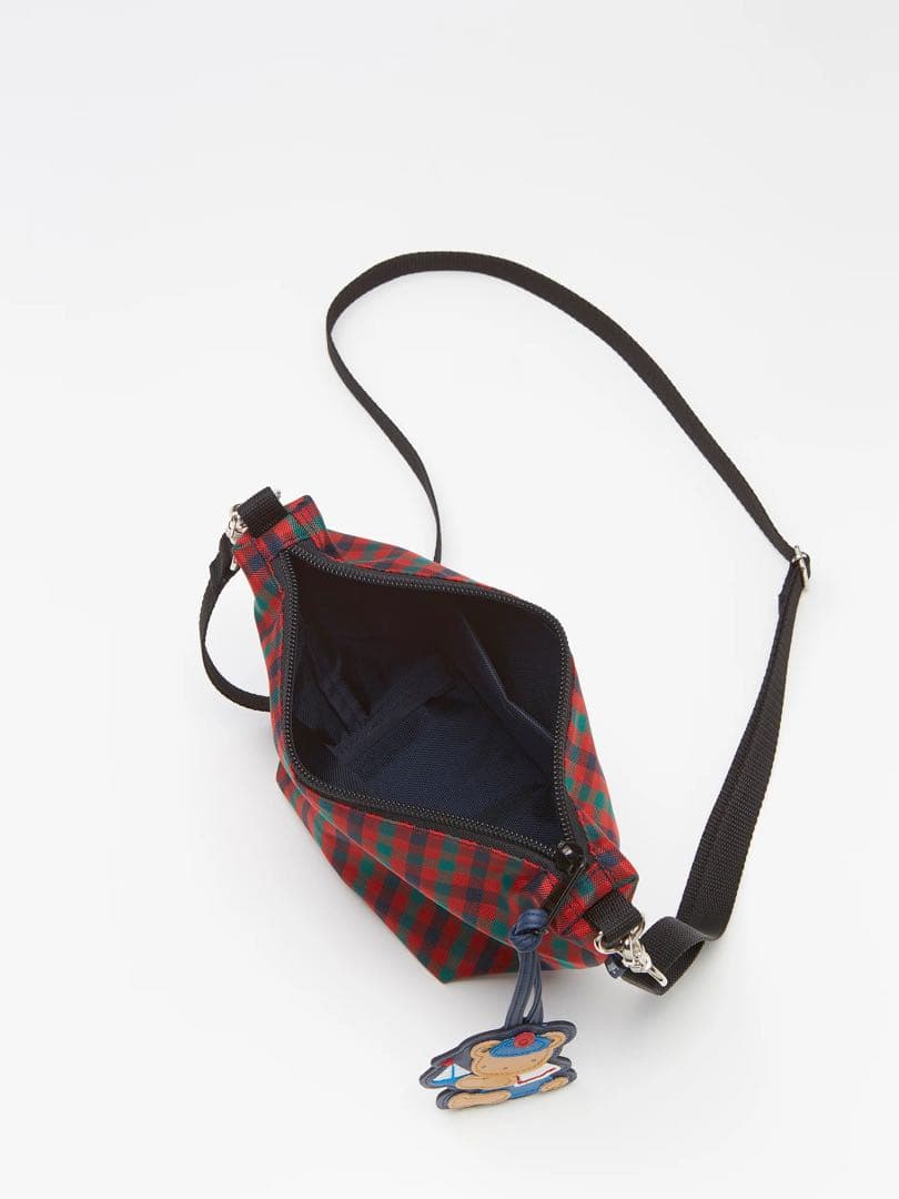 【美品】ファミリア　舟形ナイロンポシェット　赤チェック　チャームなし