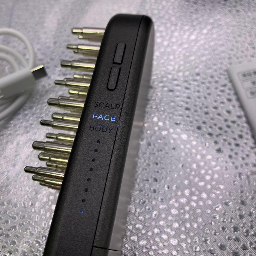 Q3851 SALONIA EMS リフトブラシ 3Dケア (美顔器)