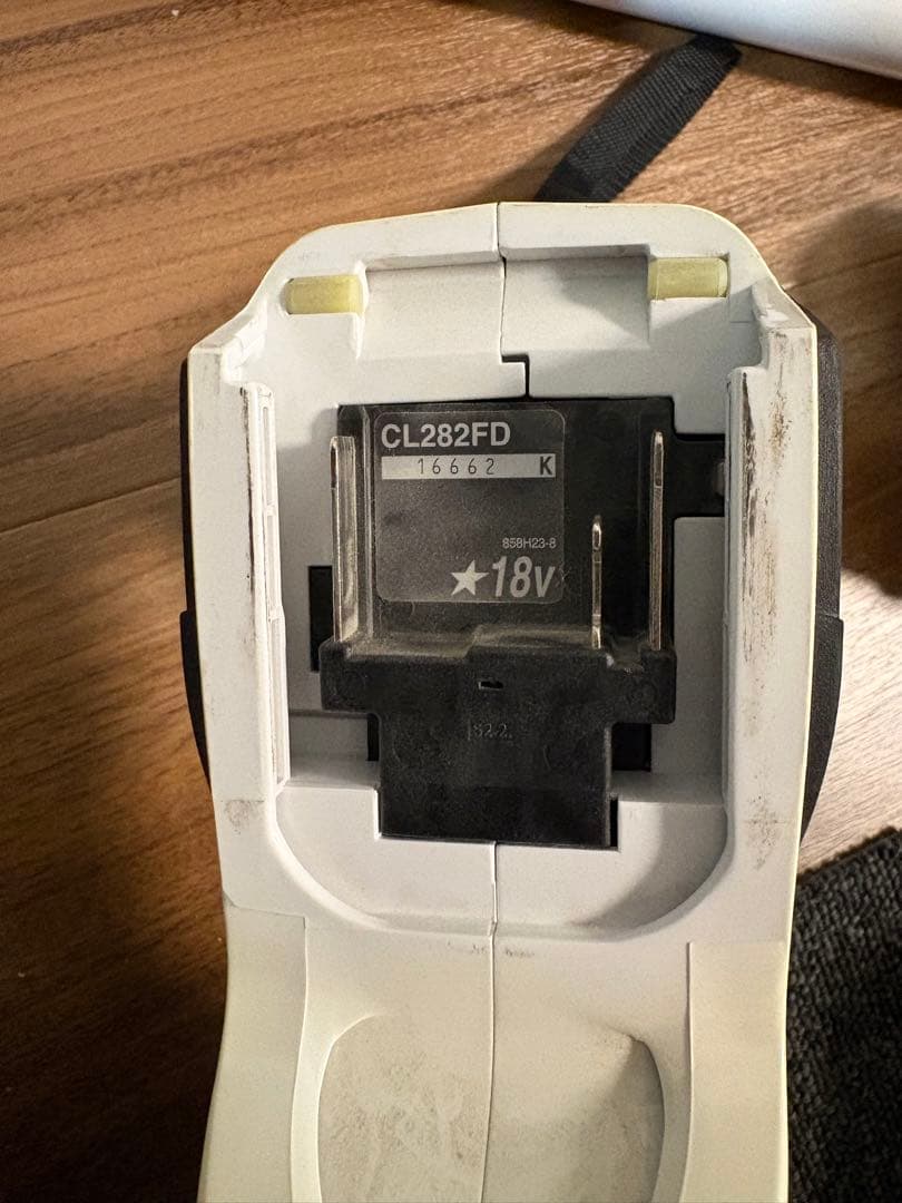 Makita マキタ コードレス掃除機 紙パック式18V