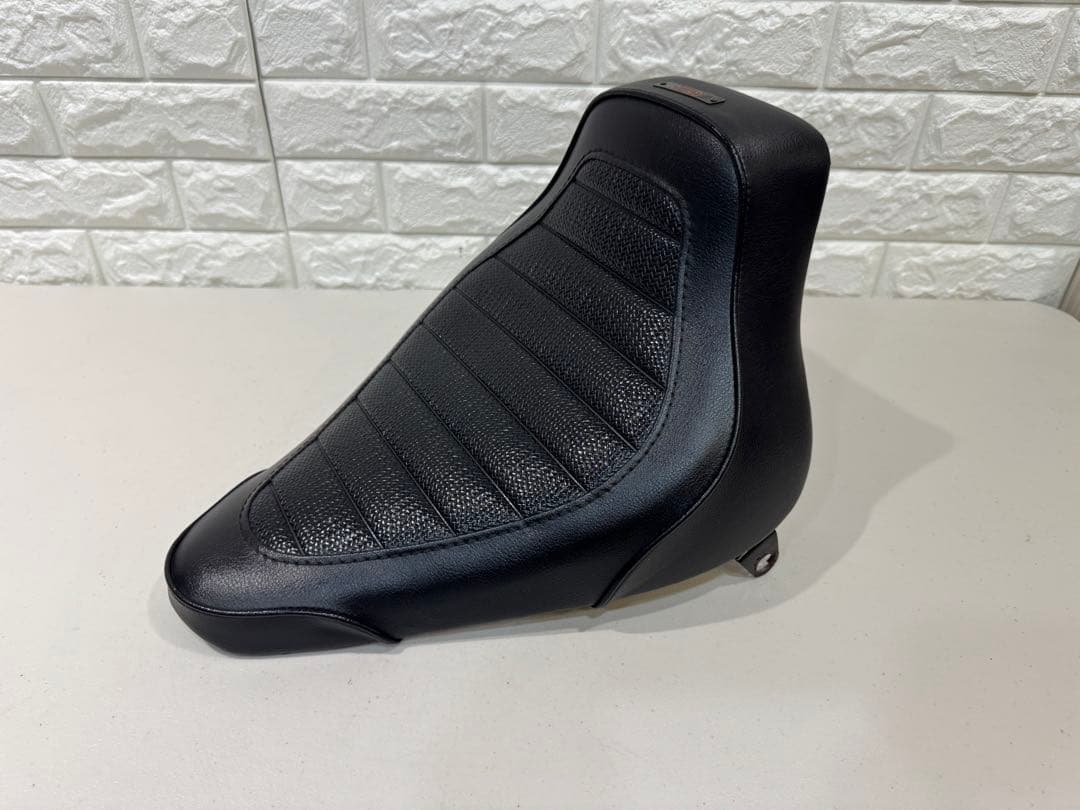 ソフテイル　K&H　タックロール　シート　FLST