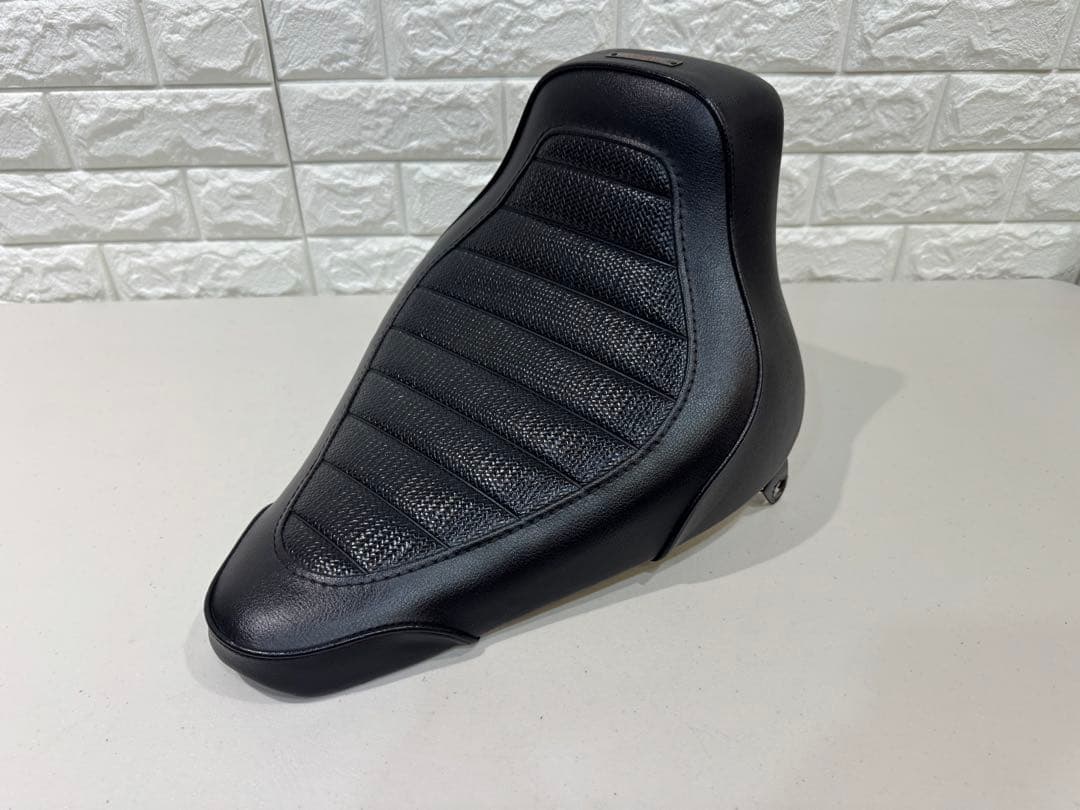 ソフテイル　K&H　タックロール　シート　FLST