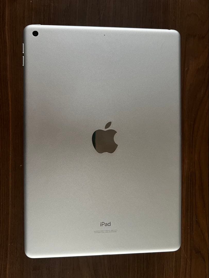 iPad 第8世代 32GB シルバー 画面割れあり ジャンク品