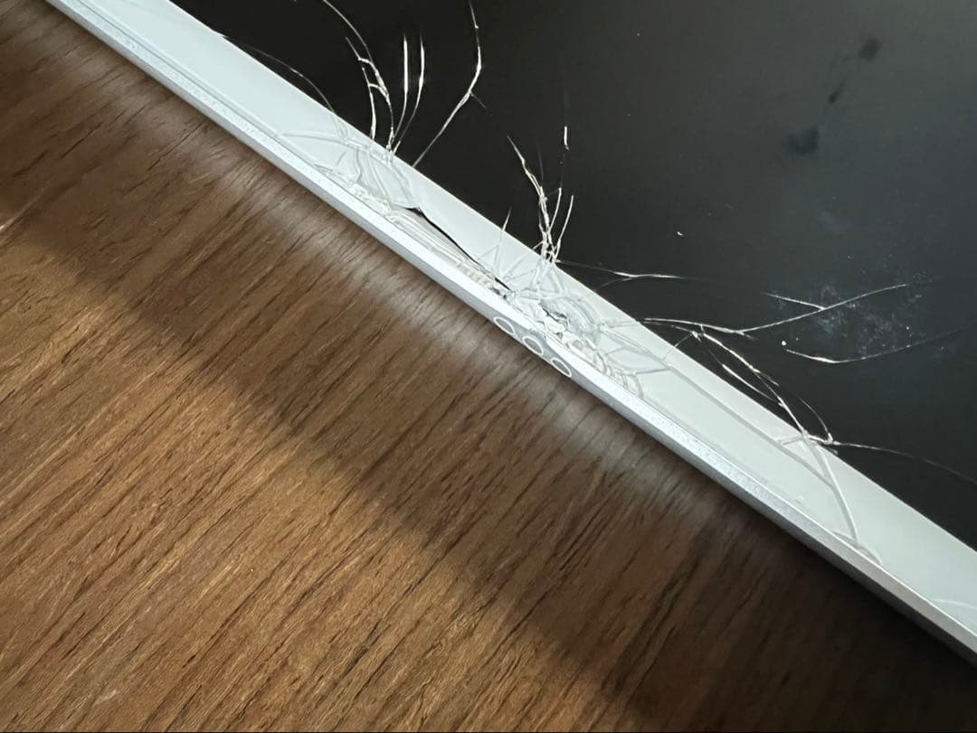 iPad 第8世代 32GB シルバー 画面割れあり ジャンク品