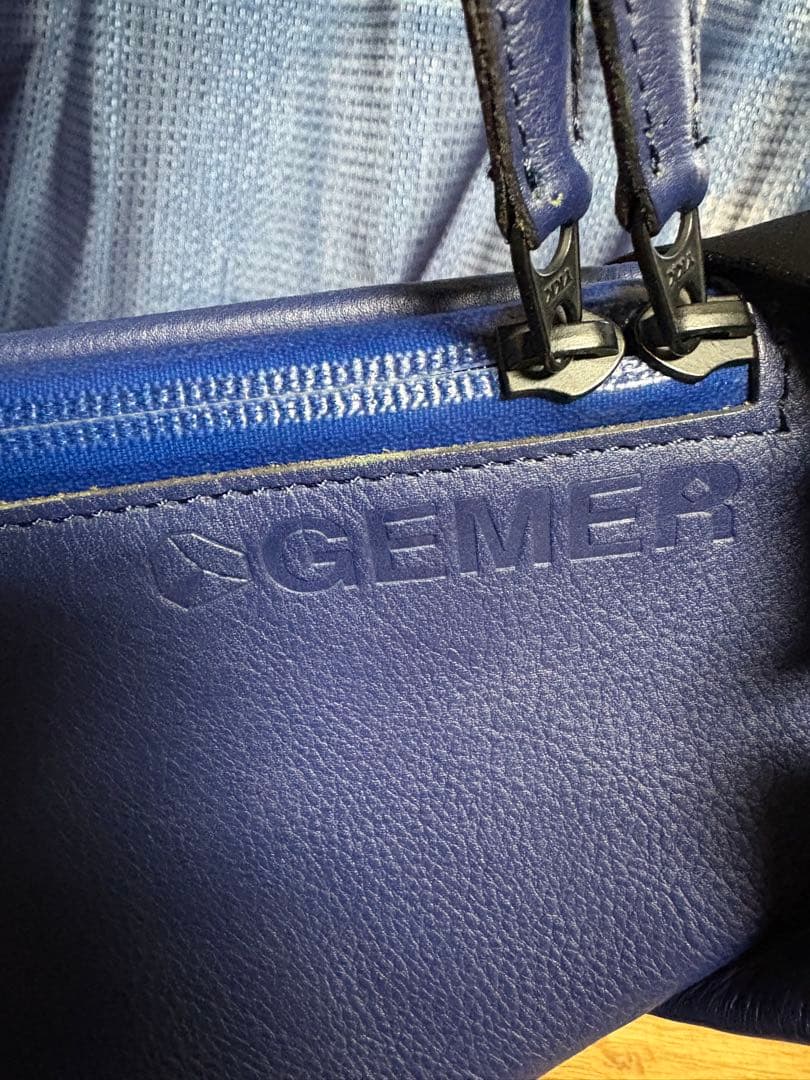 ⭐︎未使用⭐︎ GEMER 3Dフォルムレザーボディバッグ ネイビー Sサイズ