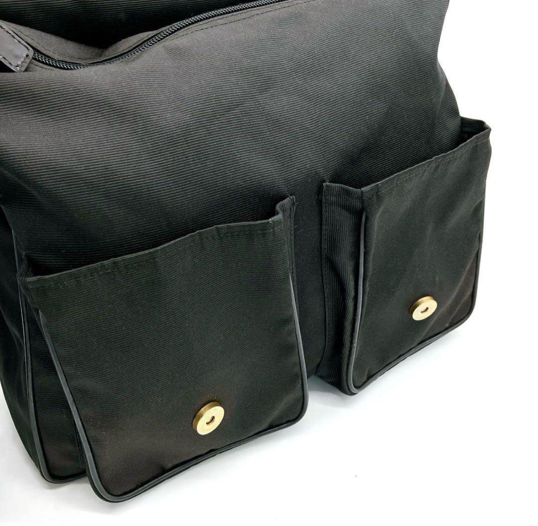 美品【FENDI】メッセンジャーバッグ　ブラック　ポーチ付き　週末値下げ