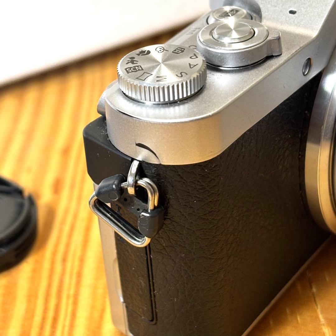 パナソニックLUMIX DC-GF9 人気のシルバー／ブラック