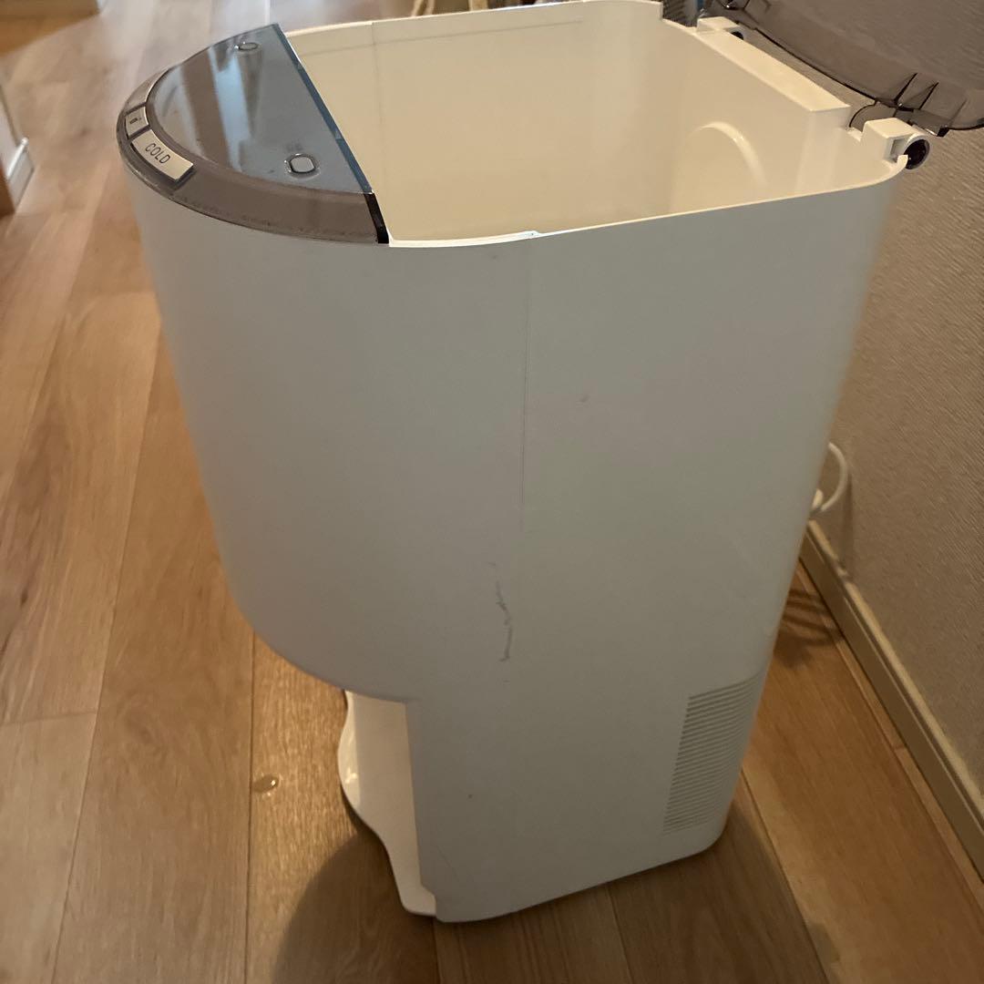 エブリーフレシャスミニ、カートリッジ付き一つ、タンク下皿あります。