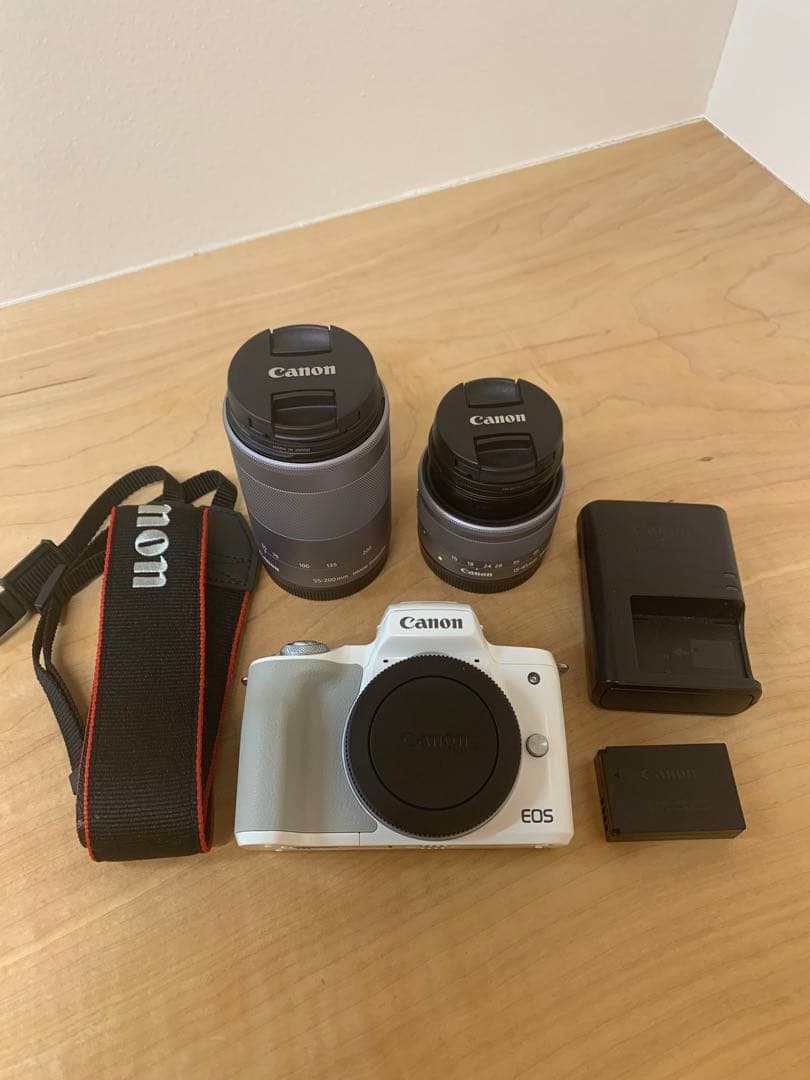 Canon EOS Kiss M ダブルズームキットホワイト充電器付き​