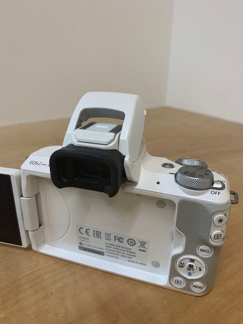 Canon EOS Kiss M ダブルズームキットホワイト充電器付き​