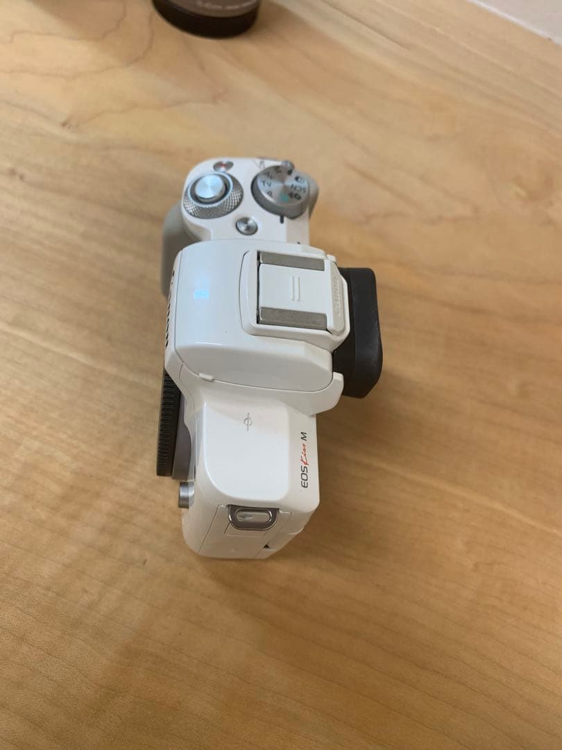 Canon EOS Kiss M ダブルズームキットホワイト充電器付き​