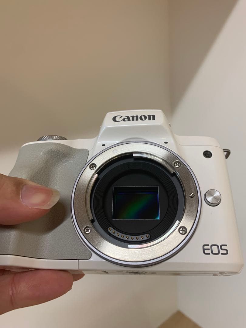 Canon EOS Kiss M ダブルズームキットホワイト充電器付き​