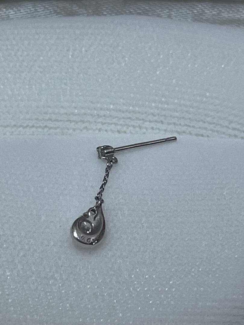 【ヒロさん専用】プラチナ×ダイヤモンド　ドロップ型ピアス(片耳用)