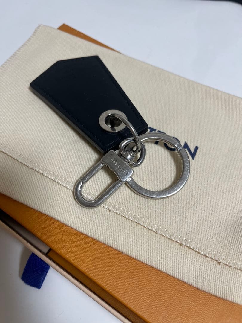 LOUIS VUITTON ブラックレザーキーホルダー