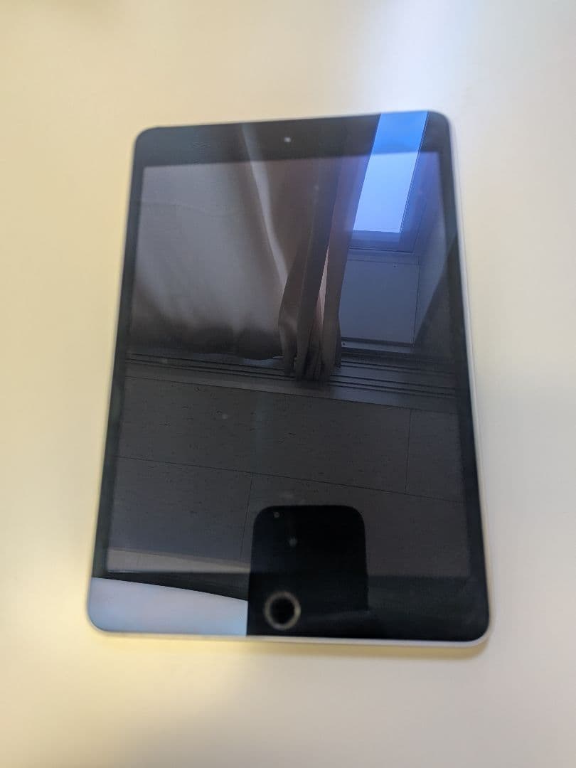 【中古良品】iPad mini 4(64GB)WiFiモデル スペースグレイ