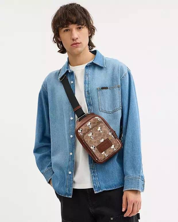 コーチ　COACH　スヌーピー　ボディバッグ