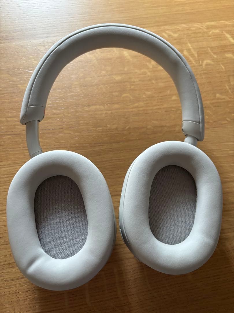 ワイヤレスヘッドホン ホワイト ケース付き