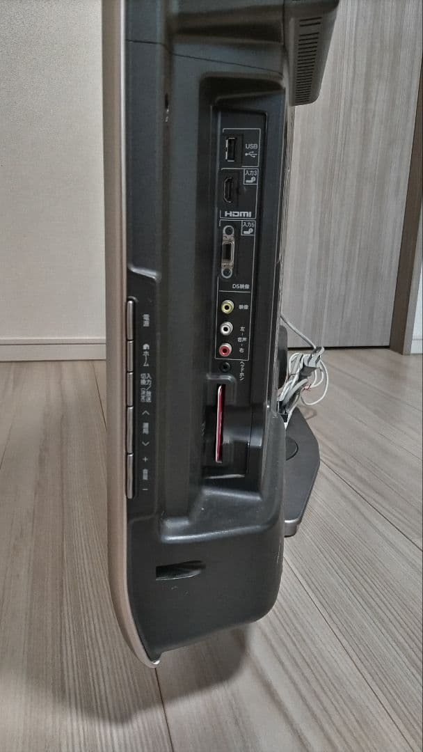 AQUOS ホワイト液晶テレビ 薄型