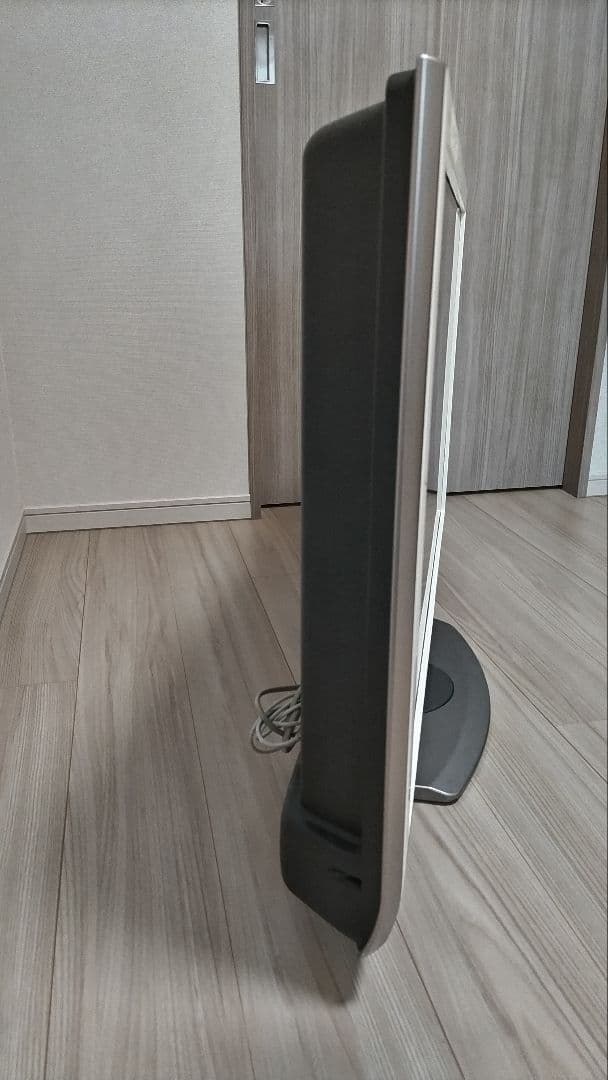 AQUOS ホワイト液晶テレビ 薄型