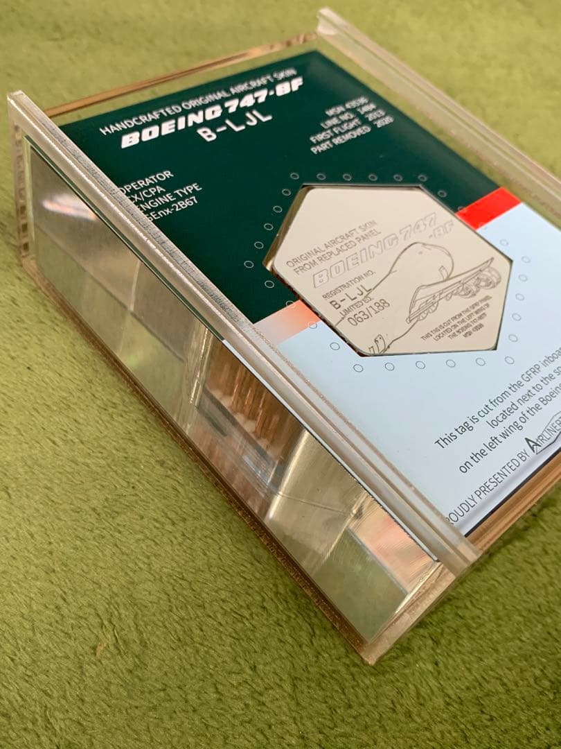 キャセイカーゴ B747 -8F 主翼 タグ ディスプレイ ハニカム 六角形