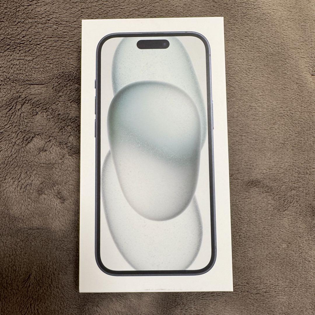 ★Apple iPhone 15 128GB ケース付★