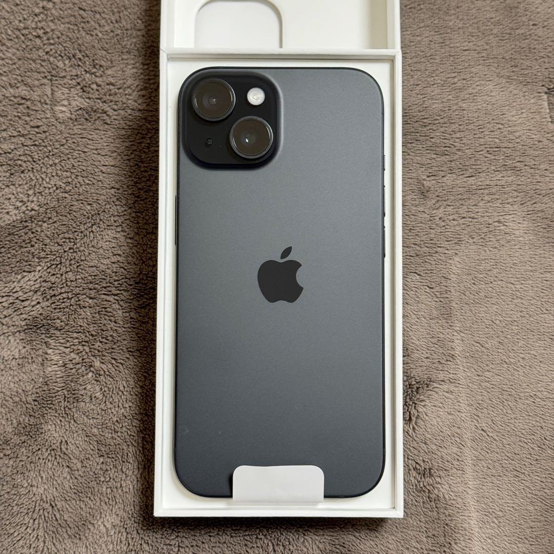 ★Apple iPhone 15 128GB ケース付★