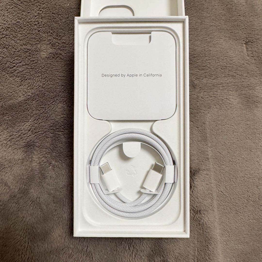 ★Apple iPhone 15 128GB ケース付★