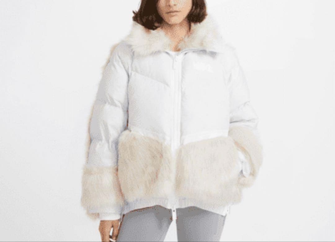2/14削除【人気コラボ】ナイキ sacai ホワイト ダウンジャケット ファー