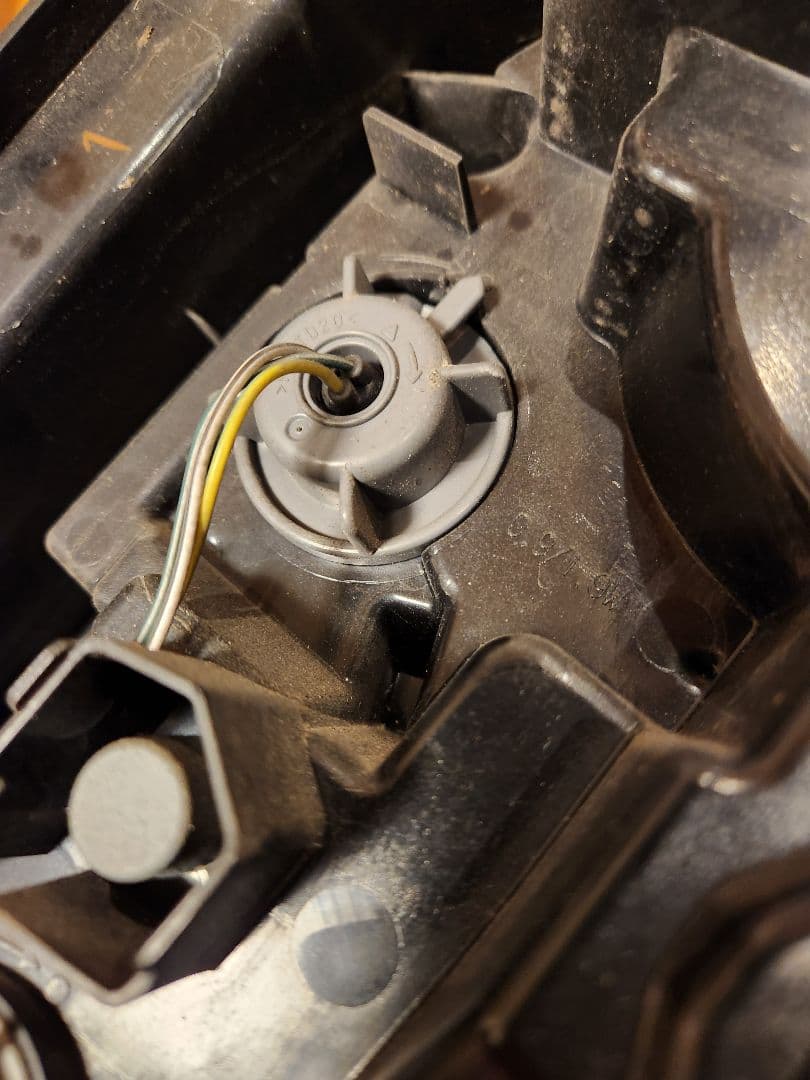 日産 NV350 キャラバン テールランプ　助手席側　前期用　後期ルック