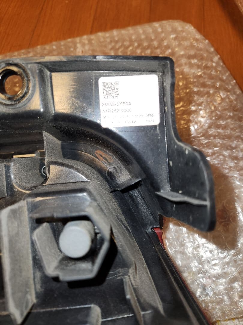 日産 NV350 キャラバン テールランプ　助手席側　前期用　後期ルック