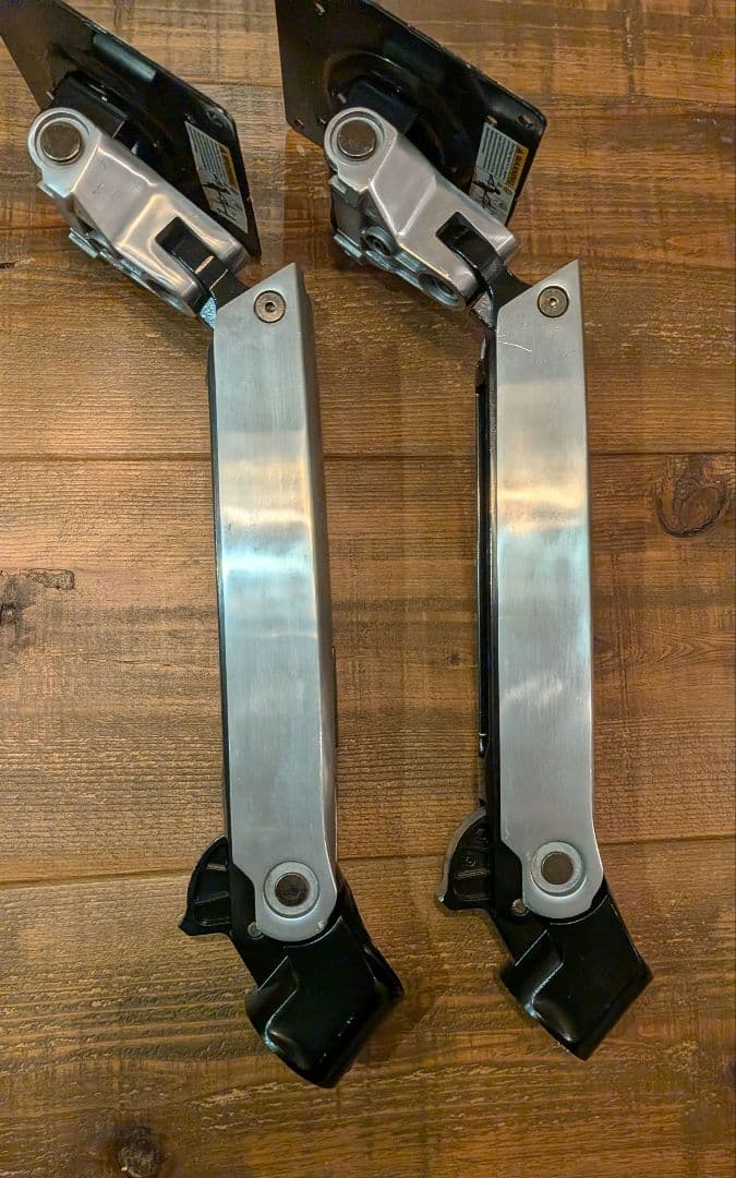 ERGOTRON LXデュアル デスク マウント アーム スタッキング②