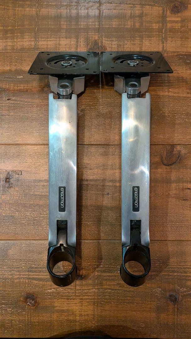 ERGOTRON LXデュアル デスク マウント アーム スタッキング②