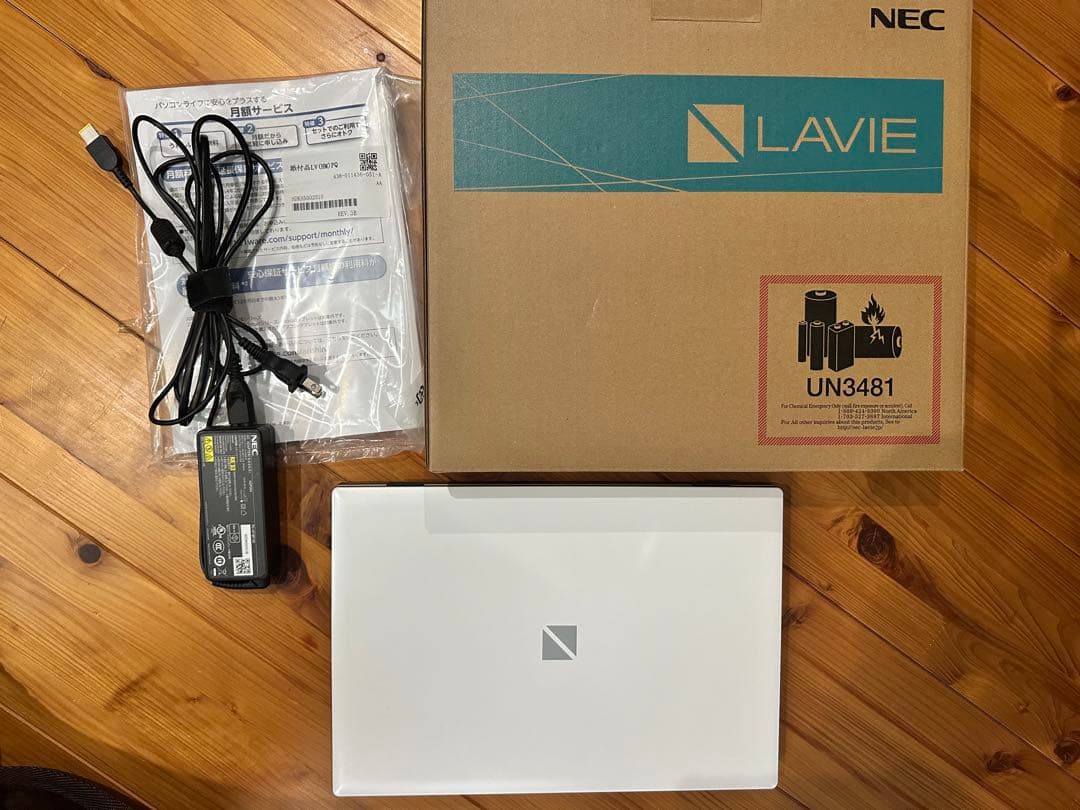 白*コ様 Core i7 16GB NEC LAVIE SSD2TB Win11