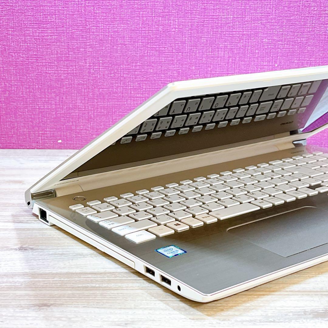 薄型ノートパソコン✨第6世代Corei5✨すぐ使える設定済み✨カメラ付✨初心者に