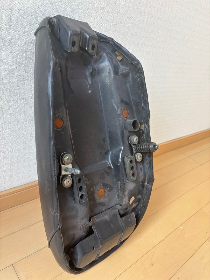 ダックス50cc 12Vab26純正シート