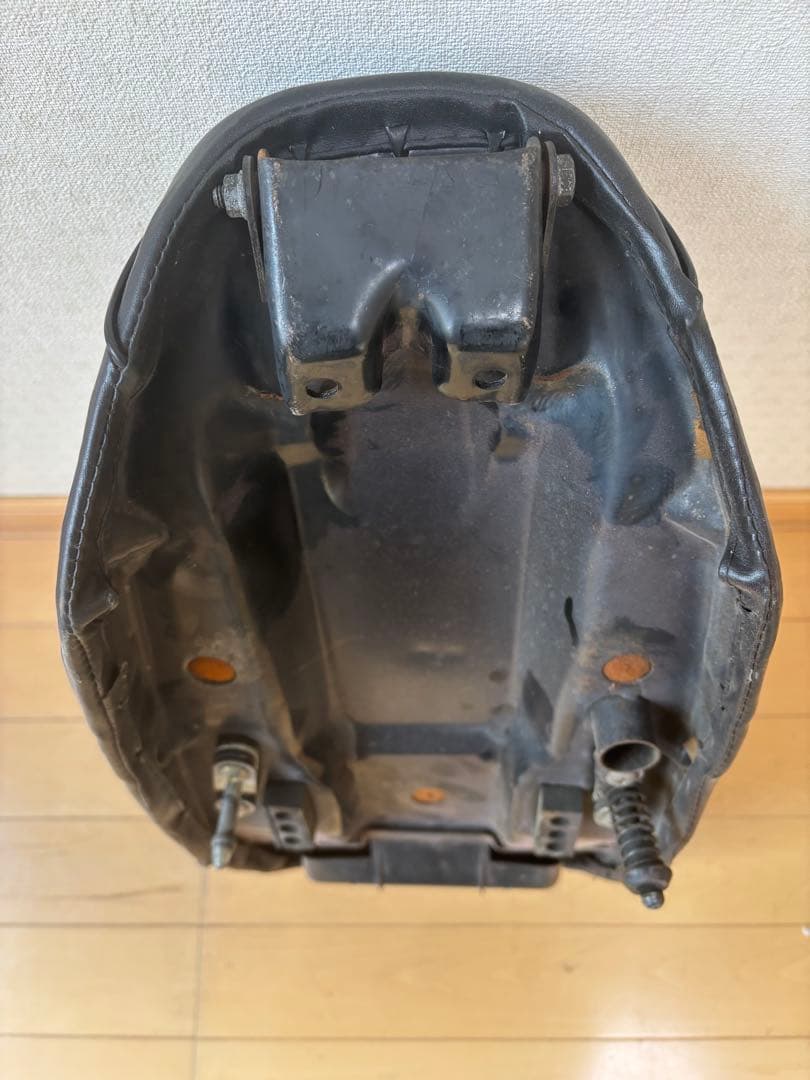 ダックス50cc 12Vab26純正シート