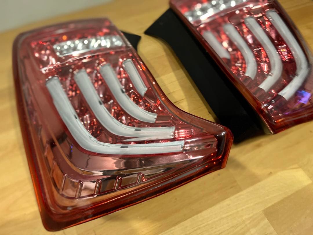 プリウス　30 ヴァレンティ　LED スモークテールランプ　左右セット