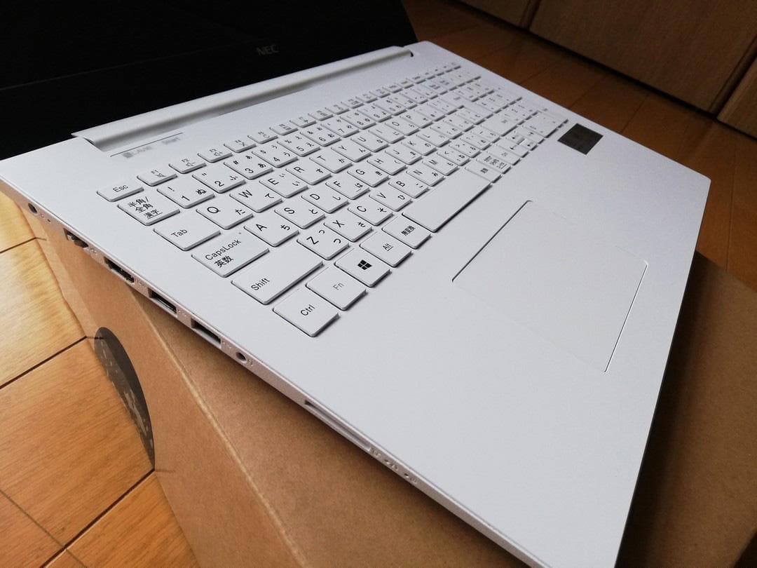 高性能 Nec Lavieスリムな ノートパソコン