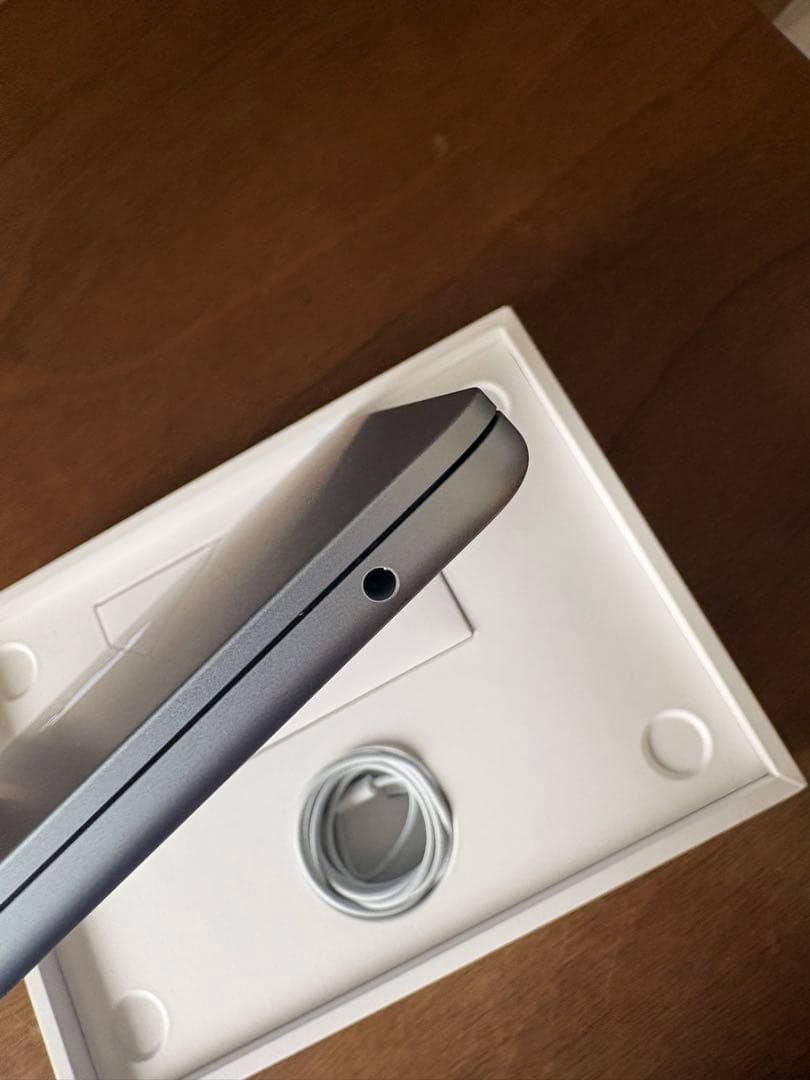 Apple MacBook 13インチ 2025