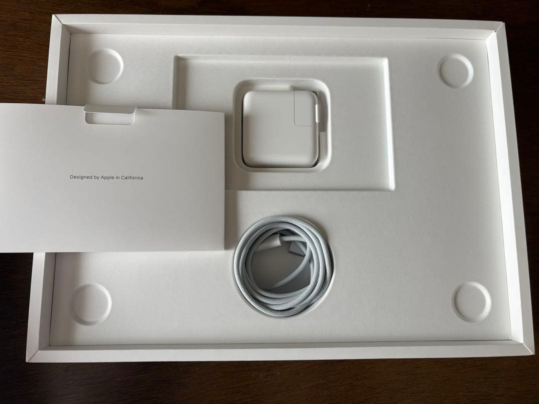 Apple MacBook 13インチ 2025