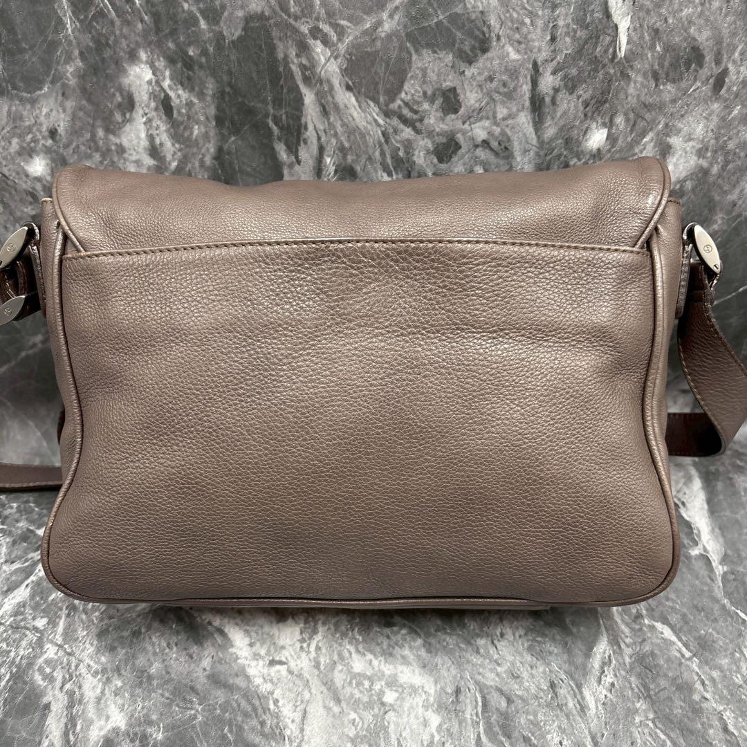 よっちゃん ✨ ジョルジオアルマーニ ショルダーバッグ